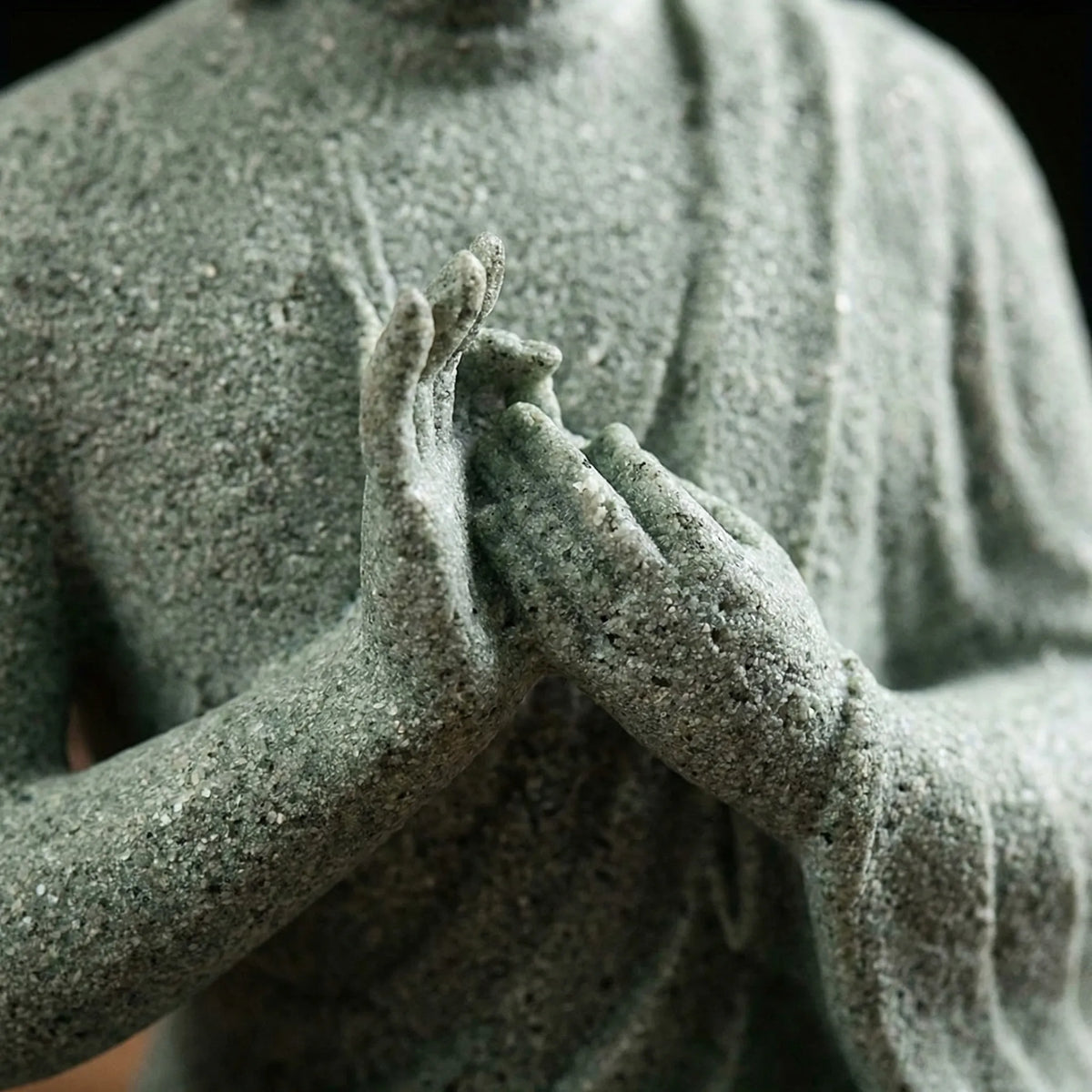 Buddha-Figur mit Zen-Meditation salbeigrün Steinfigur