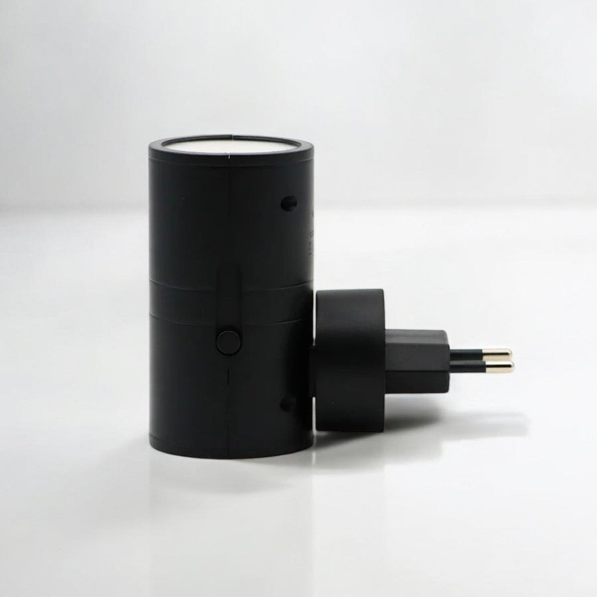 Norvia | Steckdosenlampe mit freier Nachbarbuchse