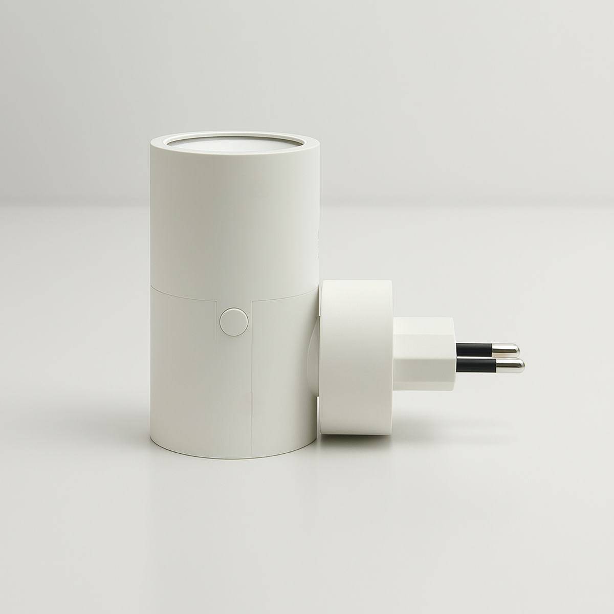 Norvia | Steckdosenlampe mit freier Nachbarbuchse