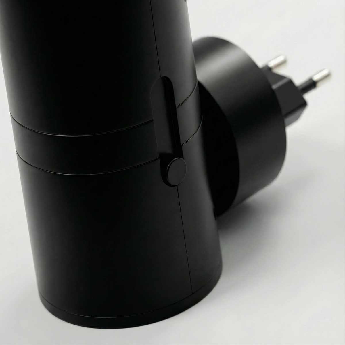 Norvia | Steckdosenlampe mit freier Nachbarbuchse