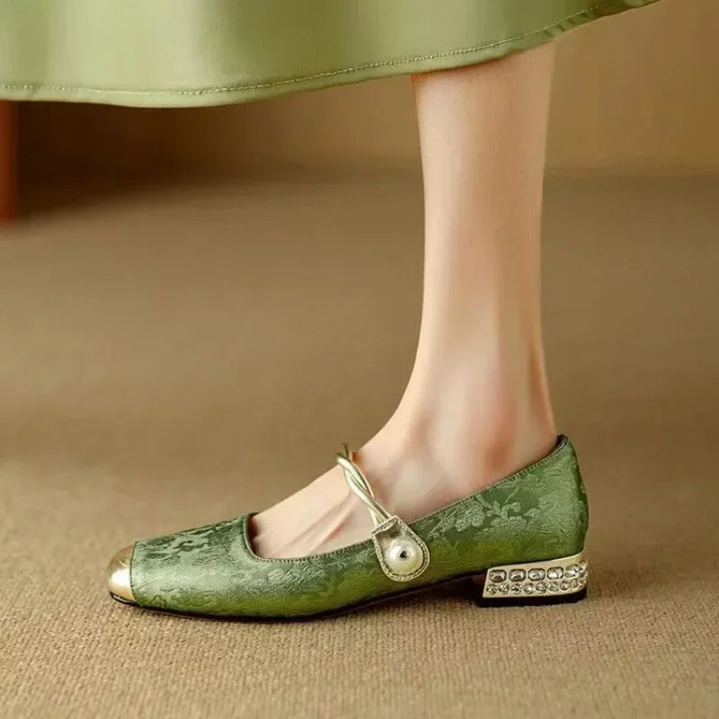Vintage geflochtene Perlriemchen-Schuhe