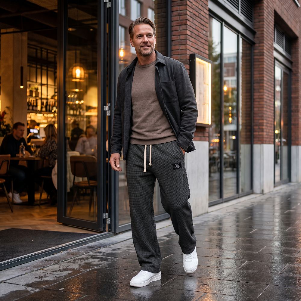 Komfortable Herrenhose mit weiter Passform und verstellbarem Bund