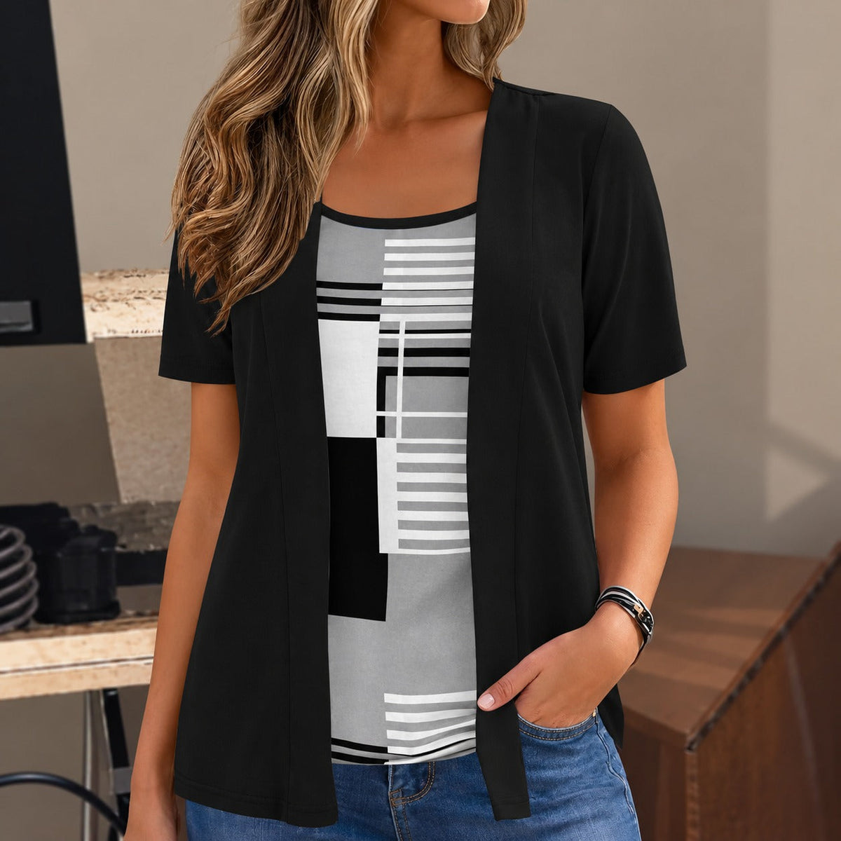 Bluse 2 in 1 mit offenem Überwurf-Effekt und geometrischem Muster