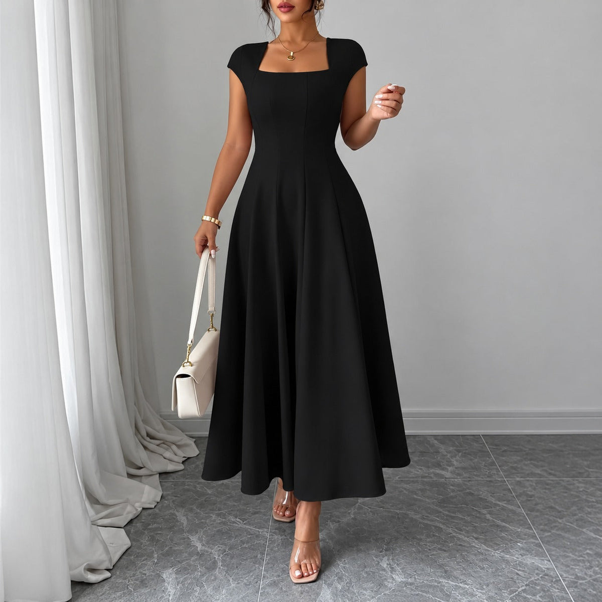 Kleid mit quadratischem Ausschnitt und ausgestelltem Rock