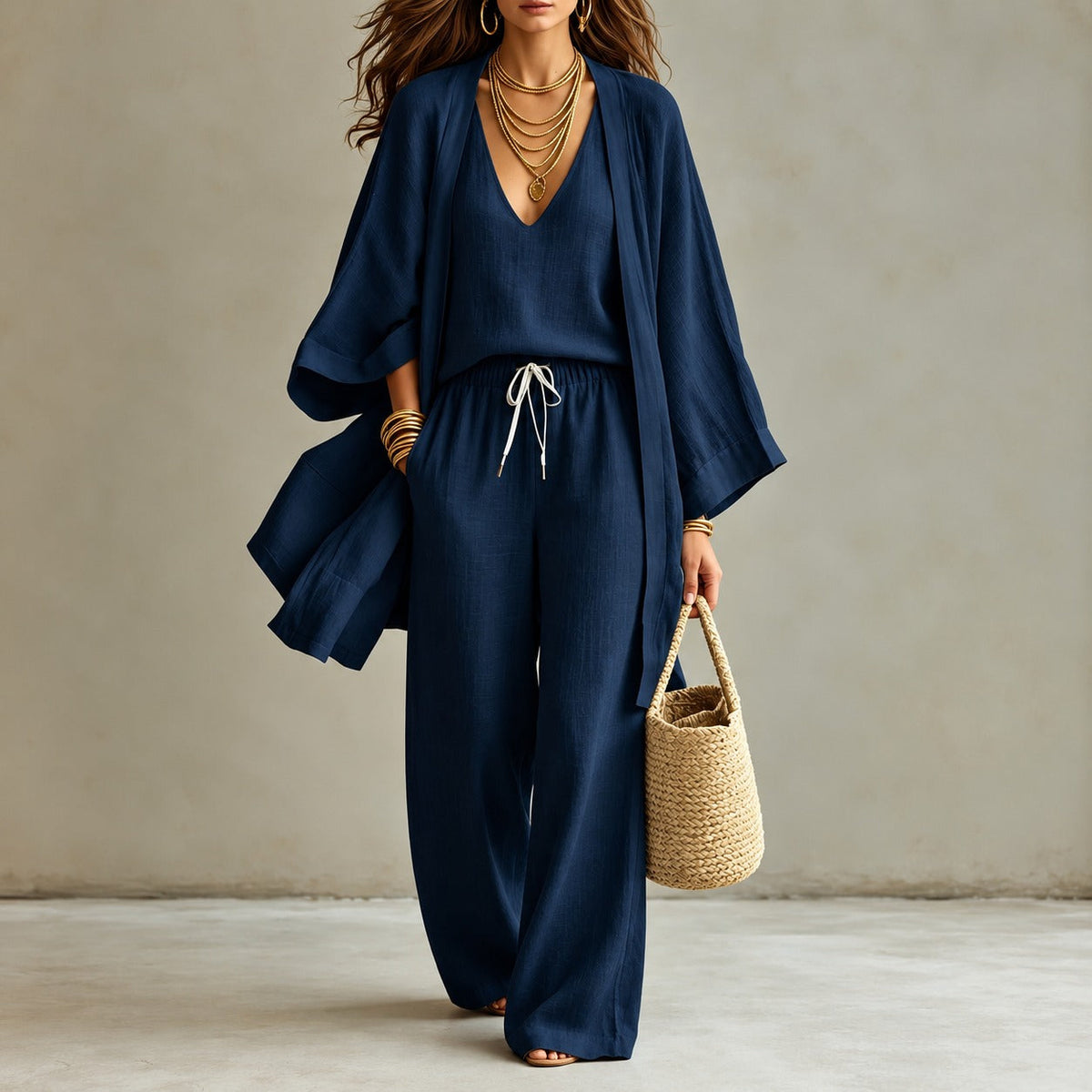 Set aus Baumwollleinen mit V-Ausschnitt-Top, weiter Hose und langem Kimono