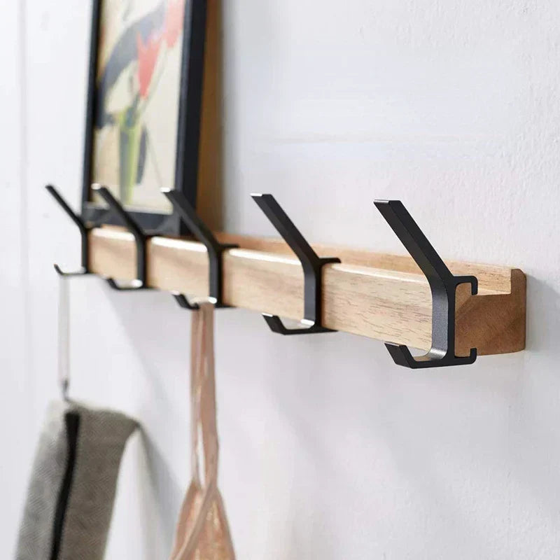 Wandgarderobe aus Holz