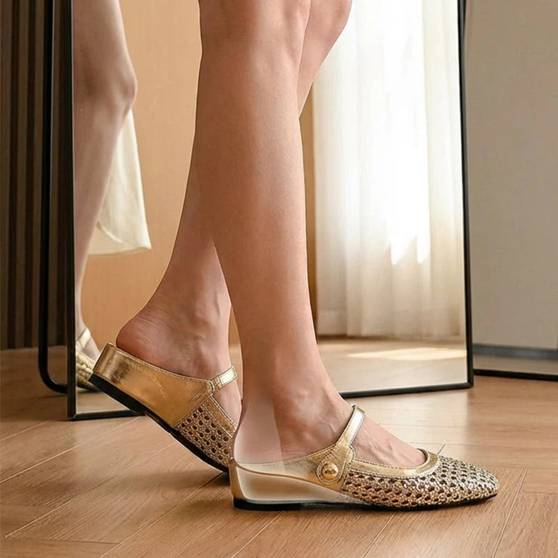 Clogs aus geflochtenem Stoff mit eckiger Spitze