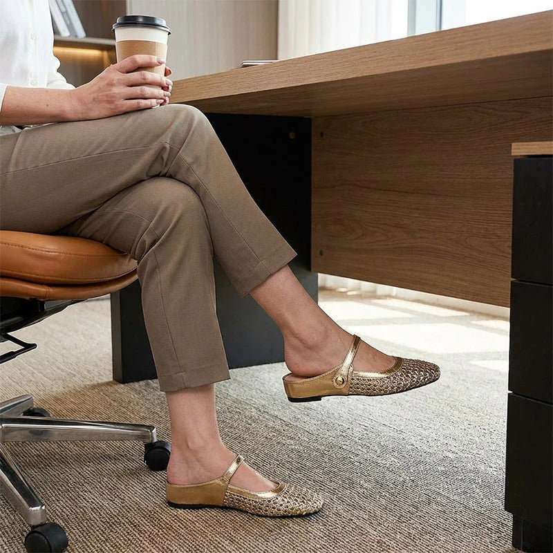 Clogs aus geflochtenem Stoff mit eckiger Spitze