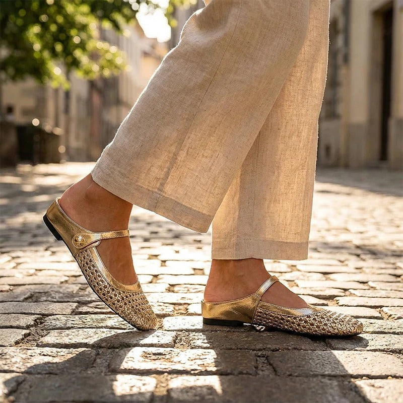 Clogs aus geflochtenem Stoff mit eckiger Spitze
