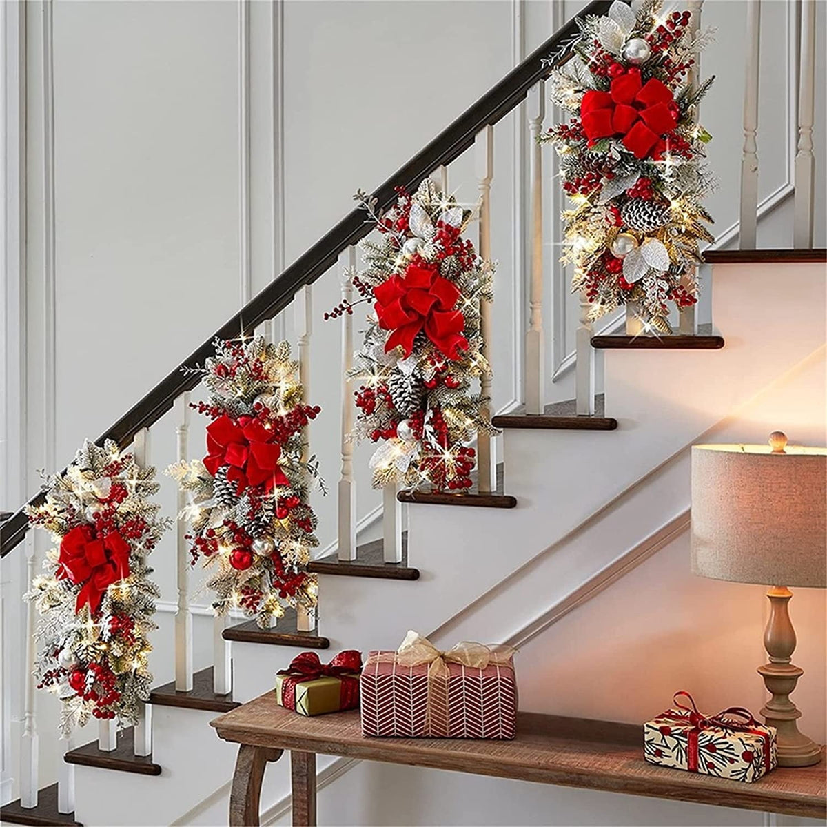 Kabelloses vorbeleuchtetes Weihnachts-Teardrop-Swag mit roter Schleife