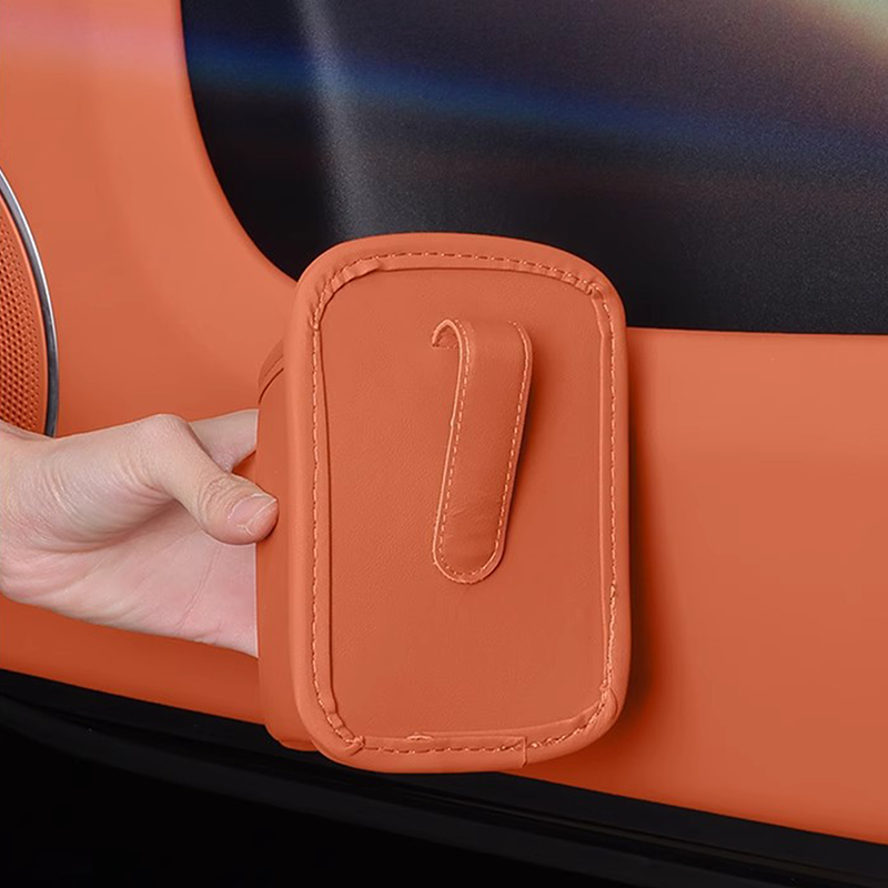 Leder Auto-Tür Getränkehalter – Breite Öffnung, einfacher Zugriff für Getränke & Handy. Clip-on sichere Passform. PU-Leder, robust & stilvoll.