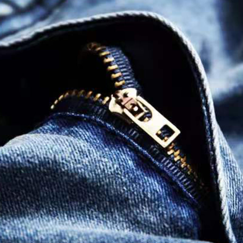 Herren-Jeans-Latzhose im Distressed-Ripped-Look