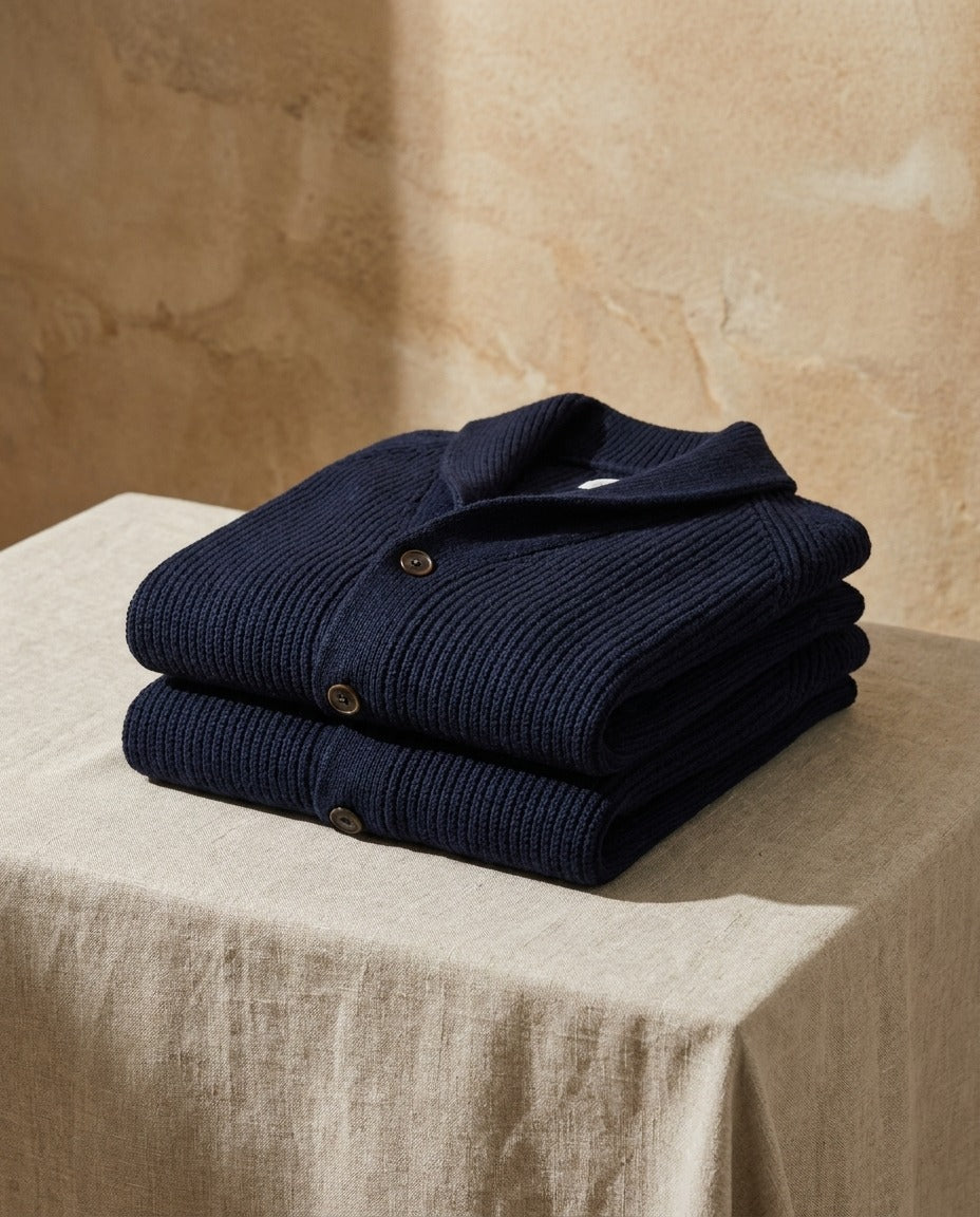 Herren-Strickjacke mit Schalkragen und Knopfleiste