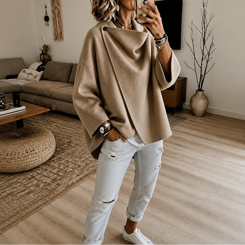 Asymmetrische Wickelcape-Jacke mit Knopfverschluss